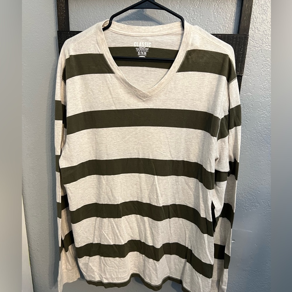 Old Navy Mens V-Neck Long Sleeve Shirt